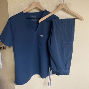 FIGS Dark Harbor Medium Set